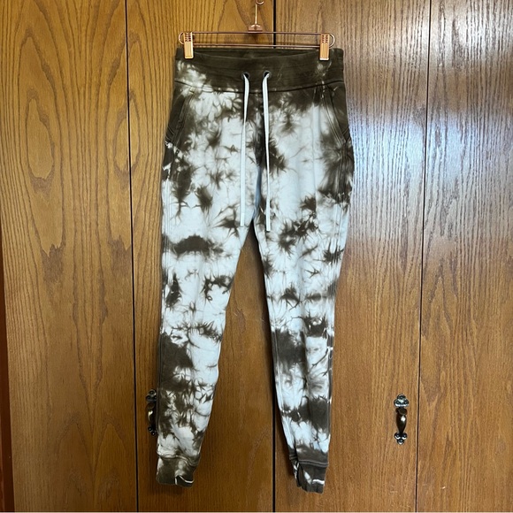Lululemon Warm Down Jogger Pants Sz 4 - Picture 1 of 3